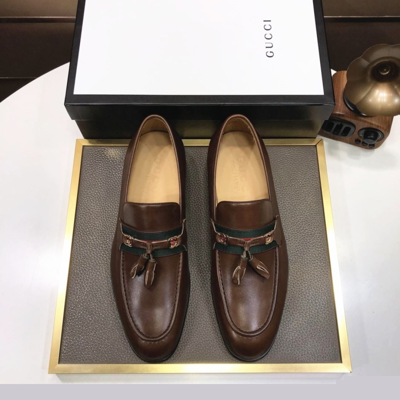 G*u*i leather shoes